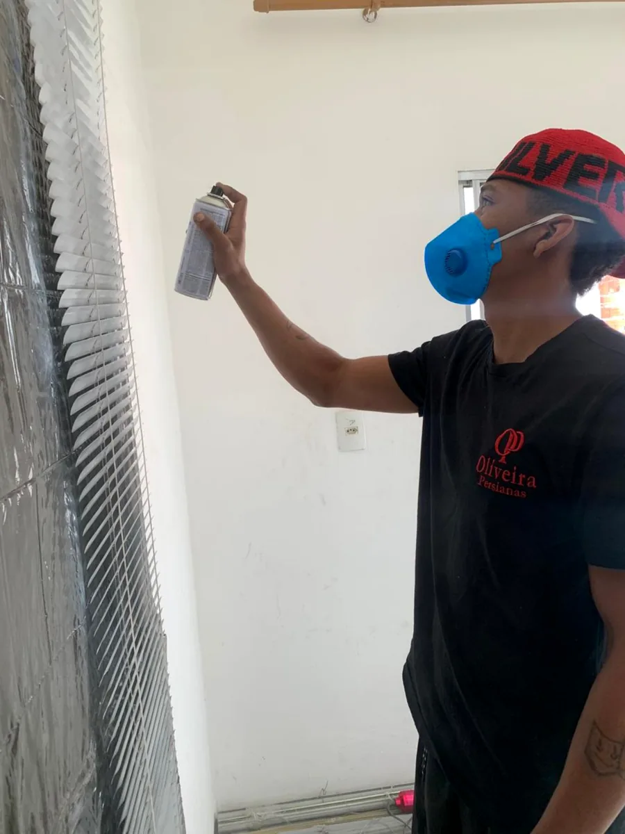 Higienização profissional de persiana